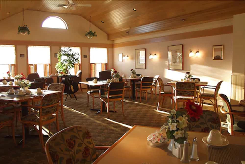 Nantucket Inn 40/55