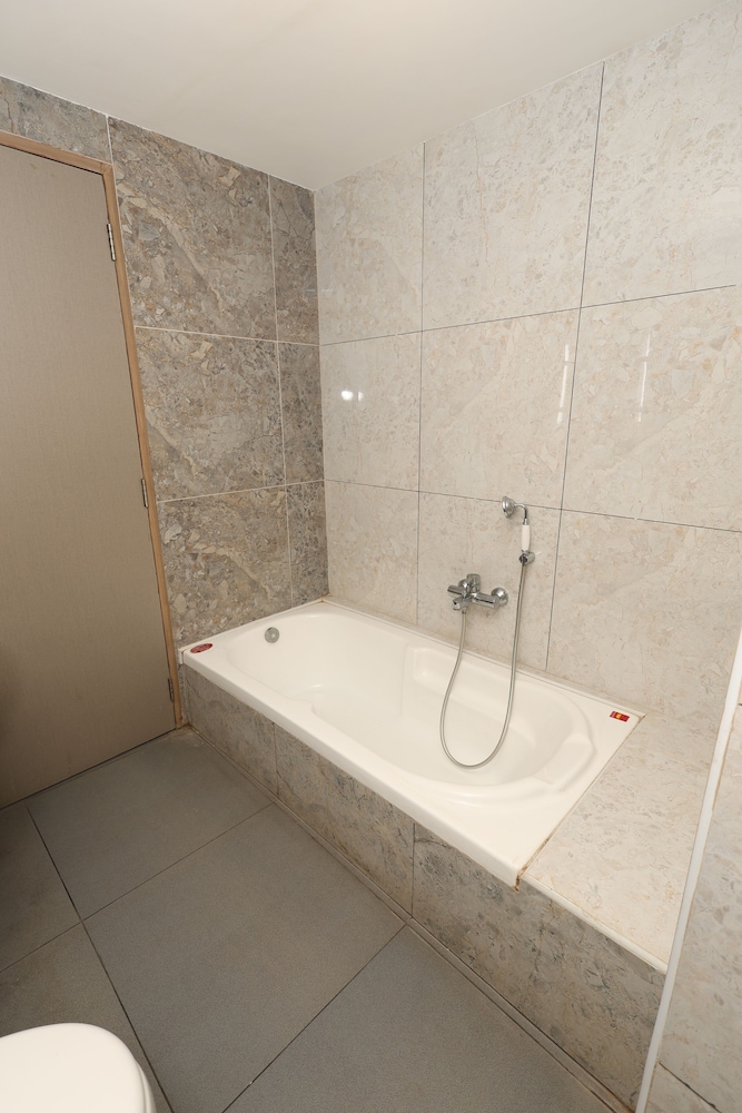 Abirami Residency 36/42