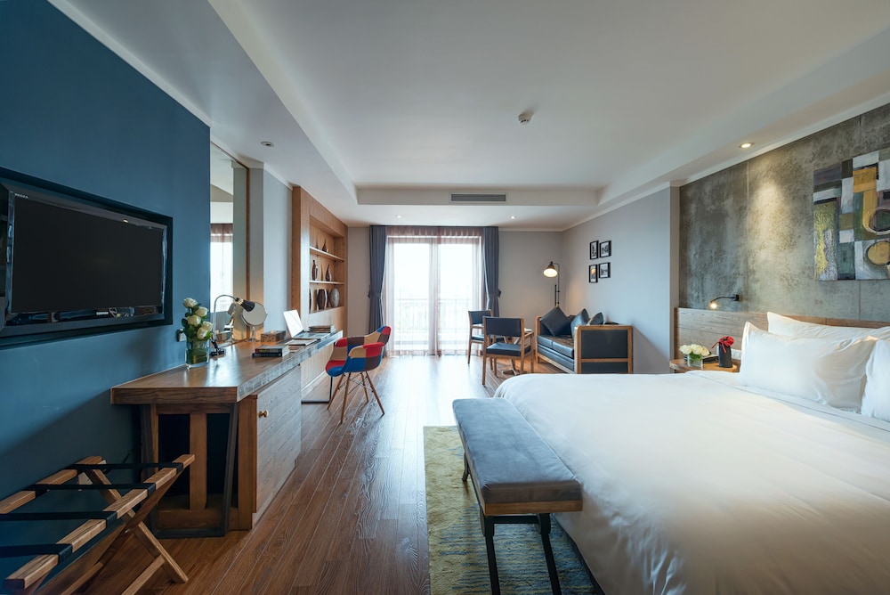 Bespoke Trendy Hotel Hanoi 8/50