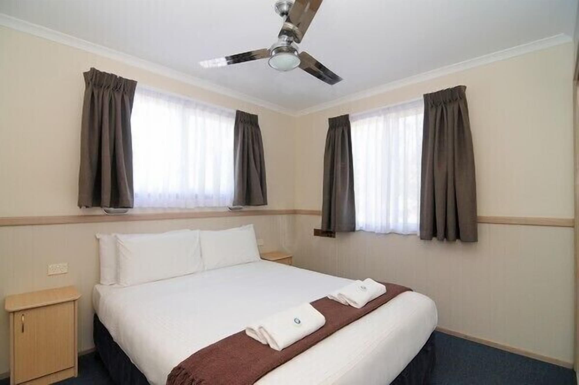 2 Bedrooms, Garden, Spa, 1 Queen and 2 Bunk Beds