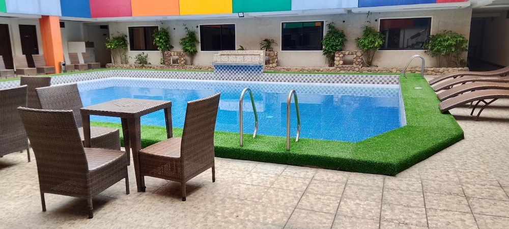 Fave Hotel Angeles City 33/37