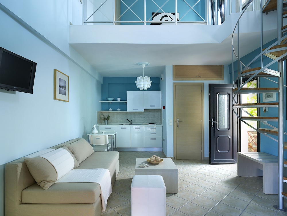 Aeolis Apartments & Studios 42/67