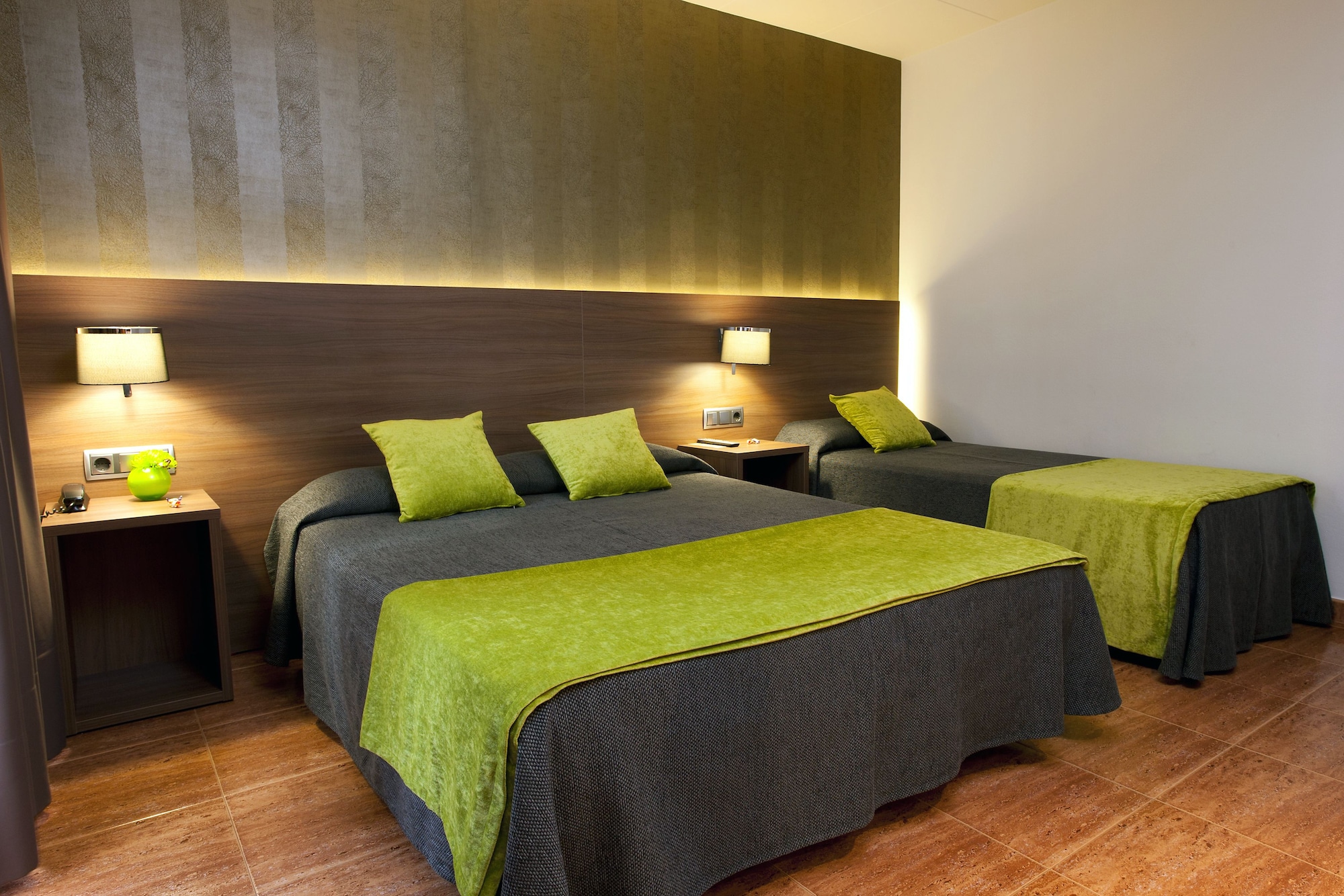 ROOM, TRIPLE
