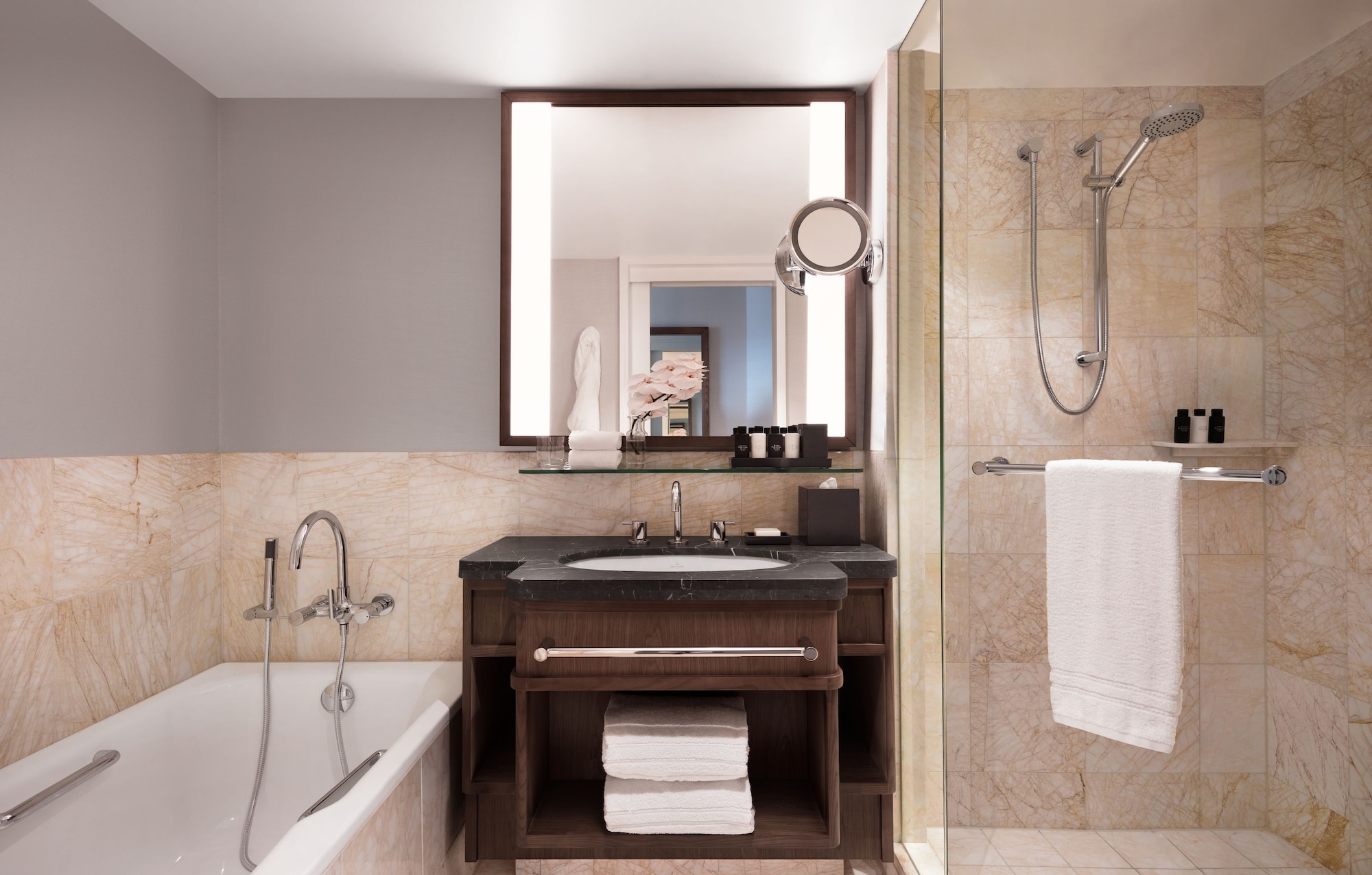 DELUXE, TWIN BEDS, PARTIAL HARBOUR VIEW