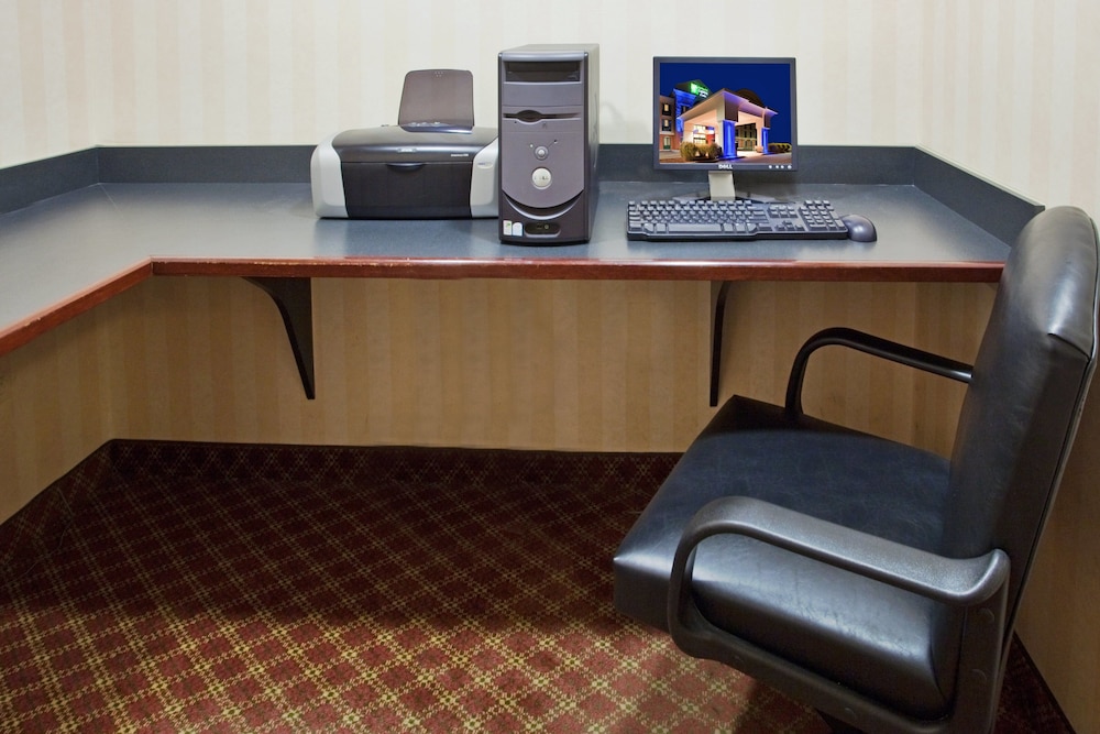 Holiday Inn Express Hotel and Suites Drums-Hazleton (I-80) 21/35