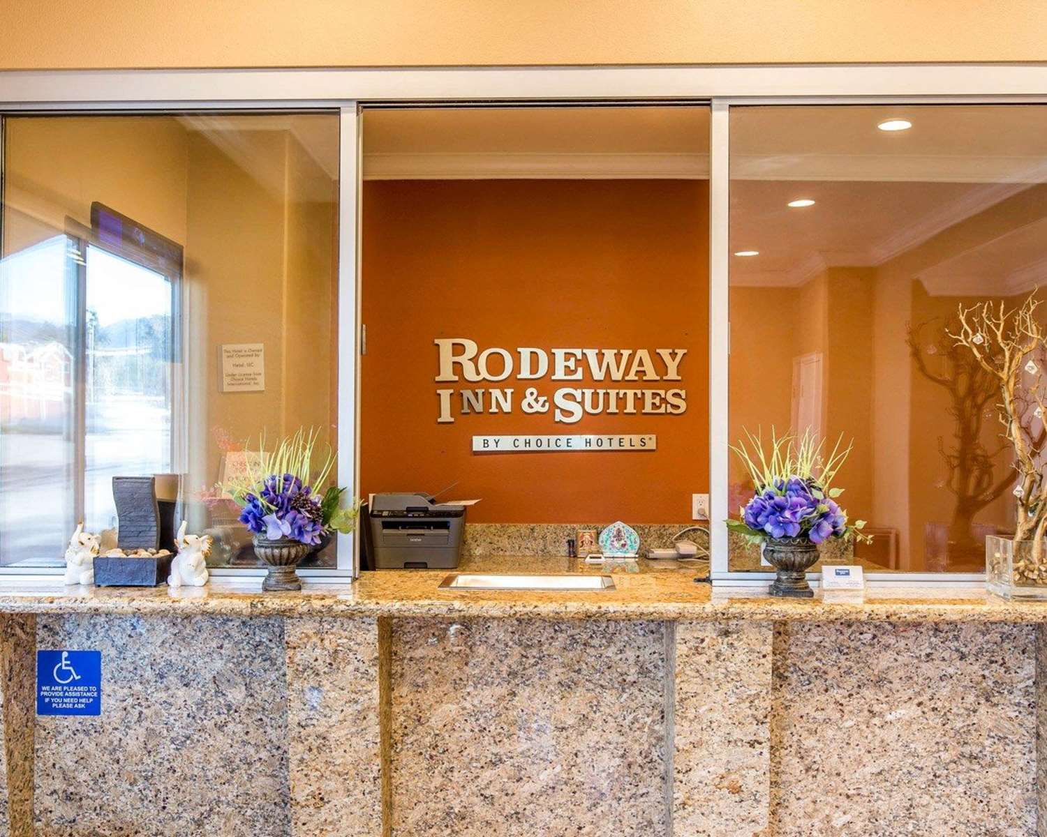 Rodeway Inn and Suites Corona 7/39