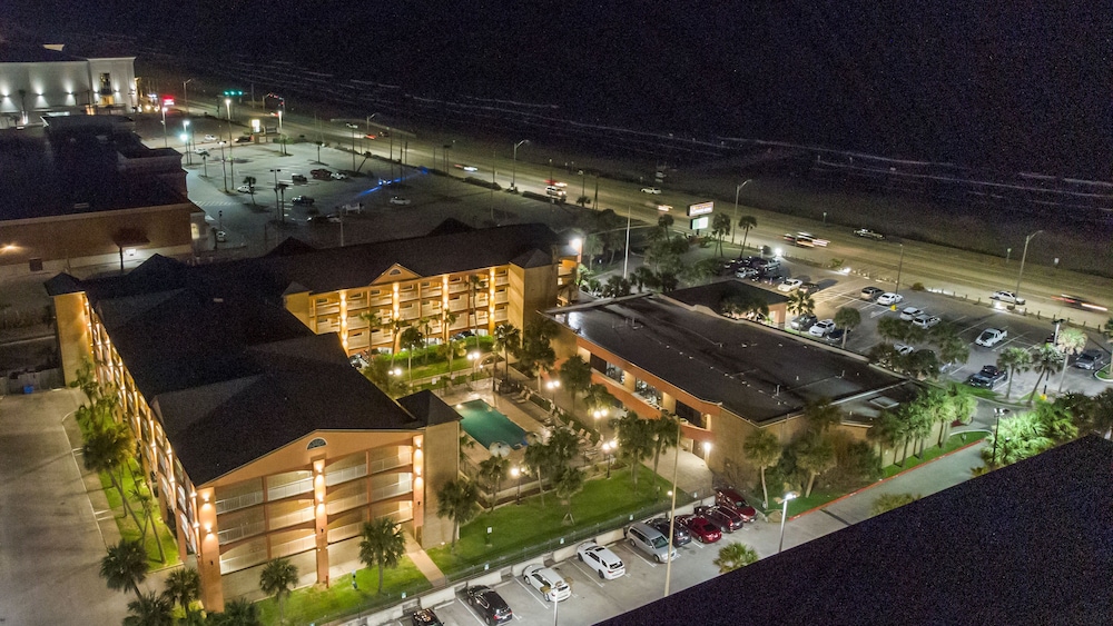 Beachfront Palms Resort Galveston, an Ascend Collection Hotel 2/43
