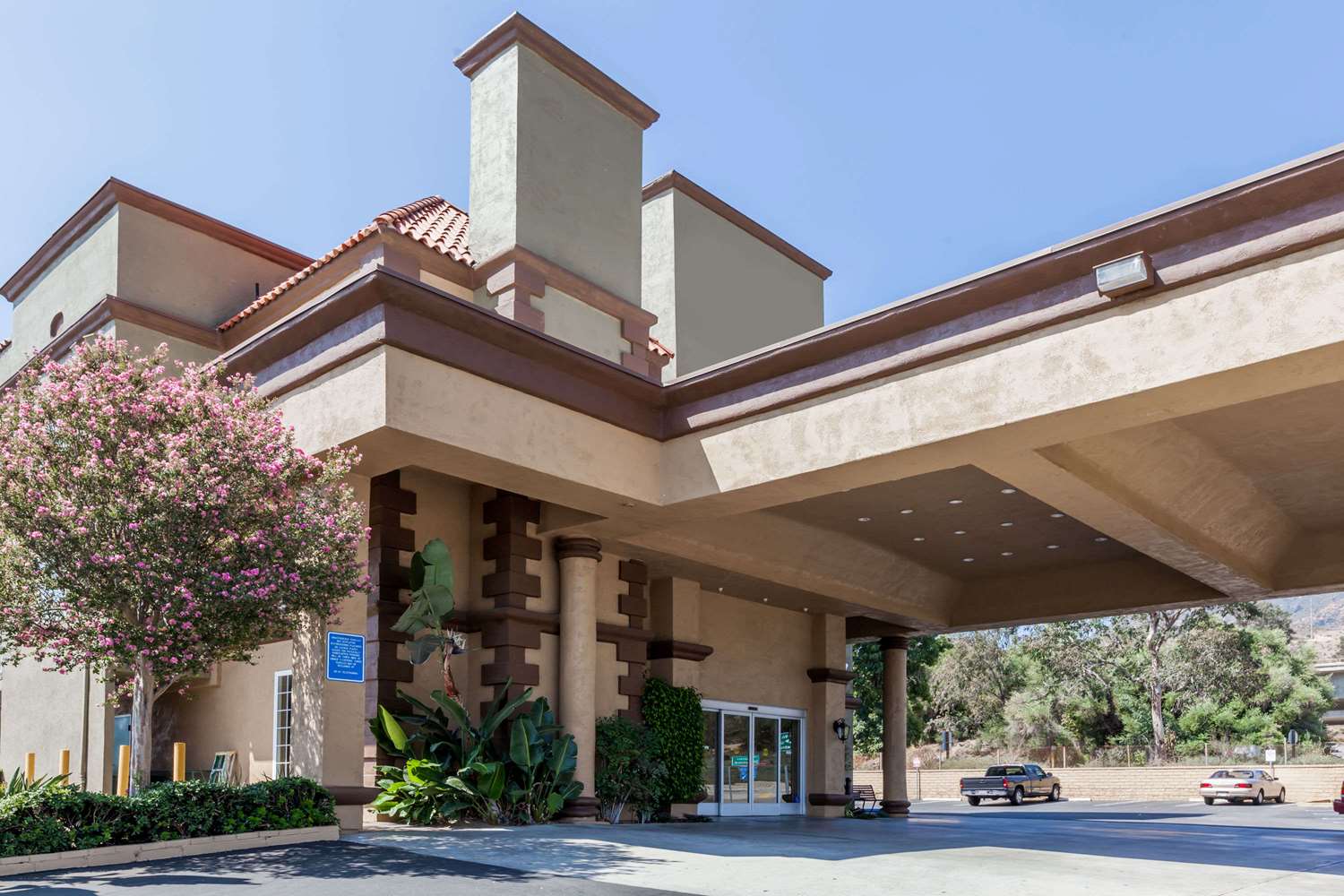 Travelodge By Wyndham Sylmar Ca 7/11