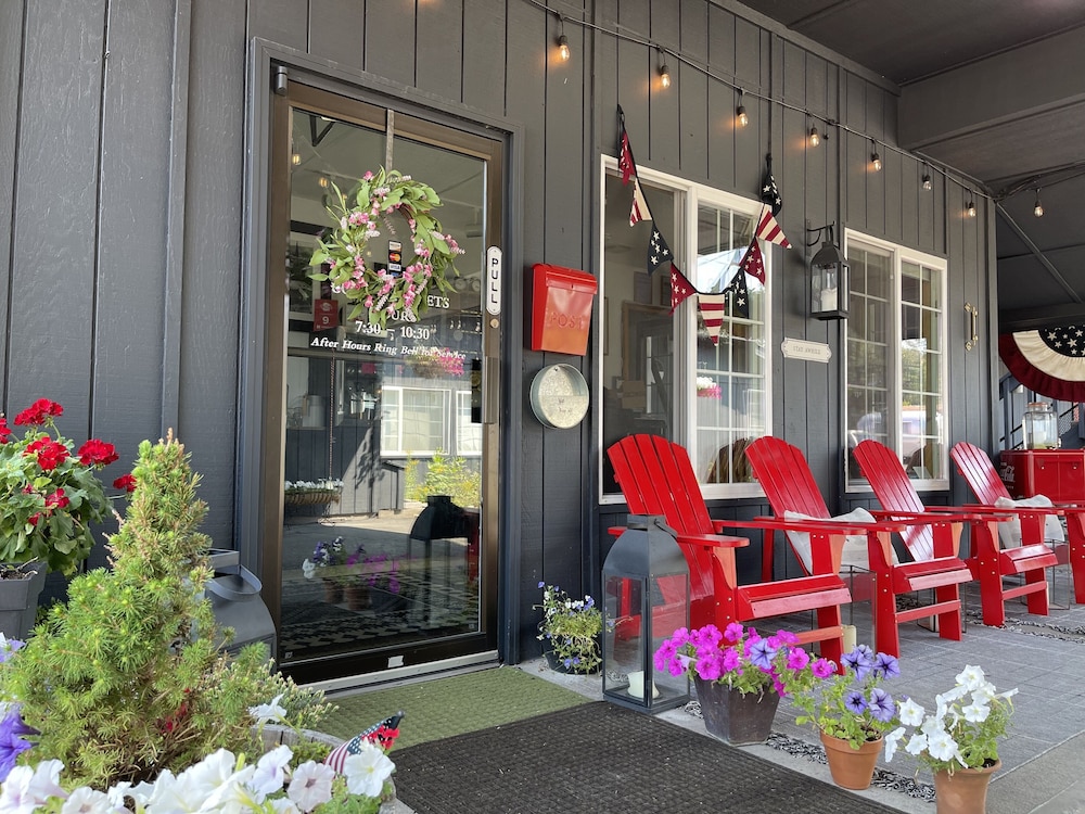 Chalet Motel Whitefish 45/64