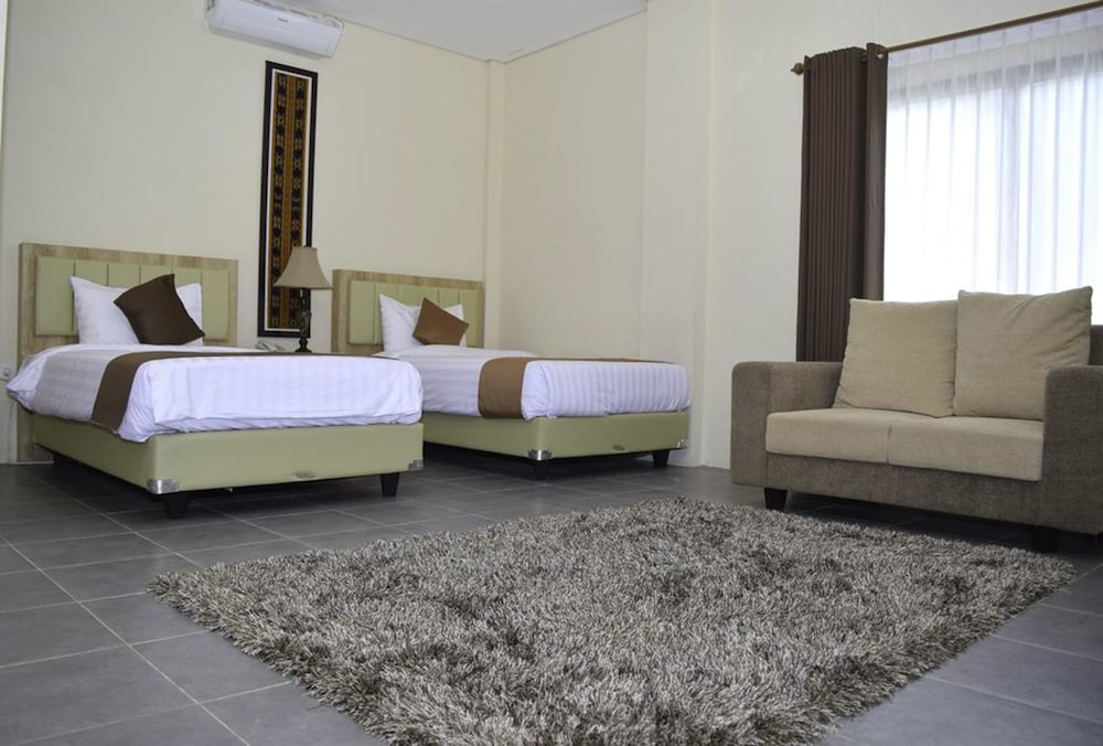 La Cecile Hotel and Cafe Komodo 17/30