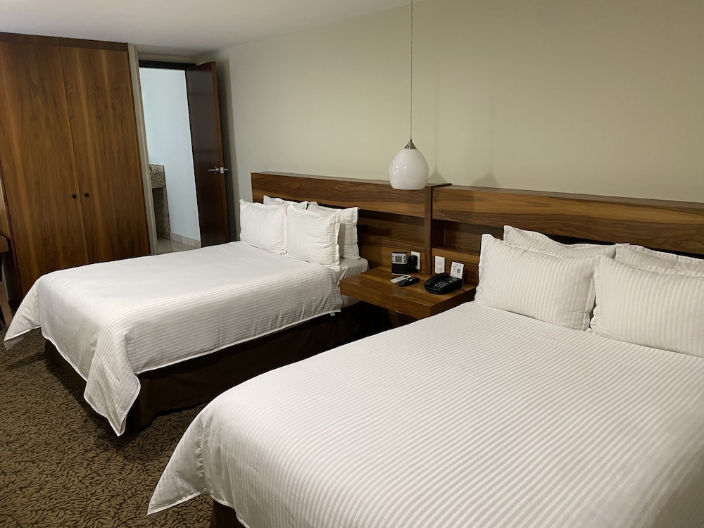 BASIC, 2 DOUBLE BEDS