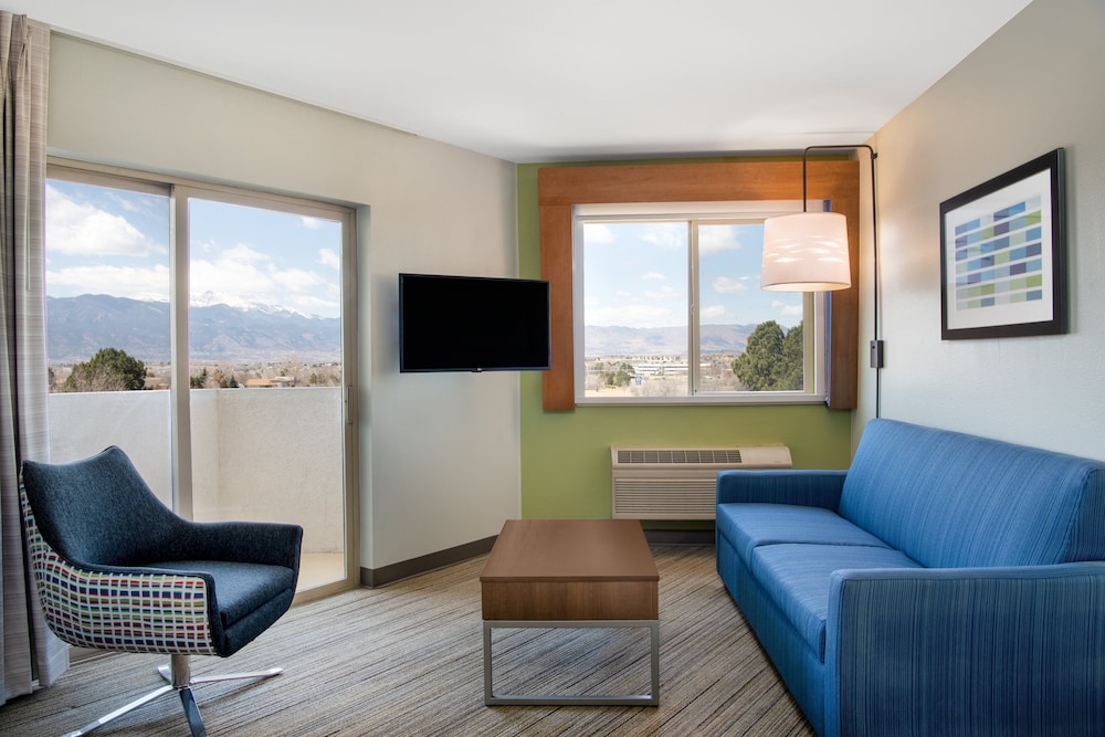 Holiday Inn Express Colorado Springs(Airport) 40/55