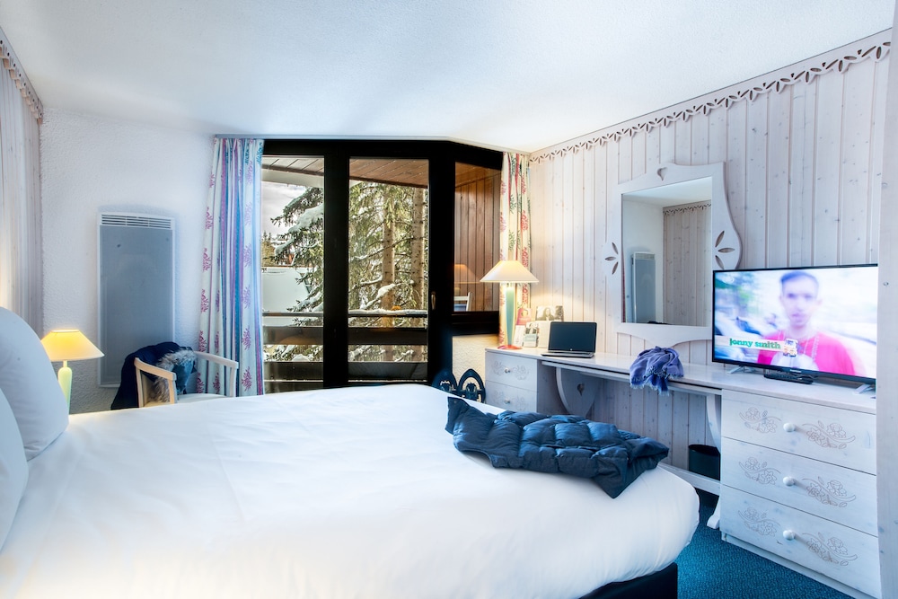 Lake Hotel Courchevel 1850 8/50