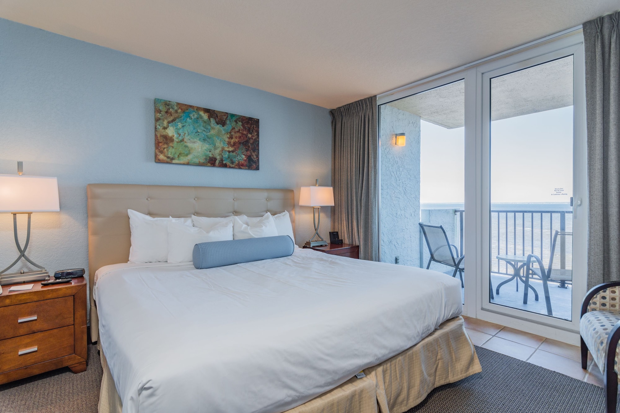 1 Bedroom, King Bed, Bay Side