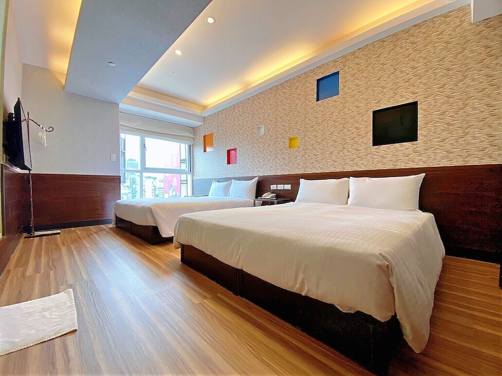 ROOM, QUADRUPLE