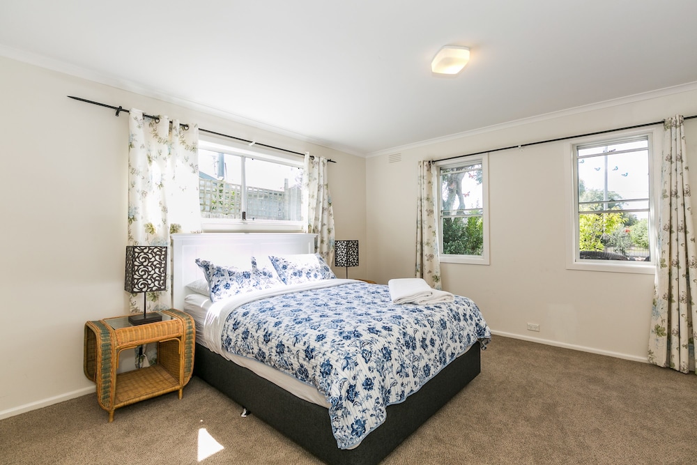 Cottage, 8 Beds, Twin Beds, 2 Bunk Beds, 3 Queen Beds, Beach Front
