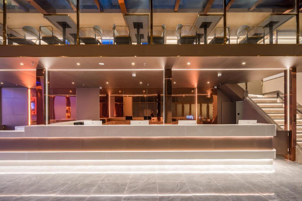 Dequan Luxury Hotel (Chaoyang High speed Railway Station Shilibao Subway Station Branch) 11/50