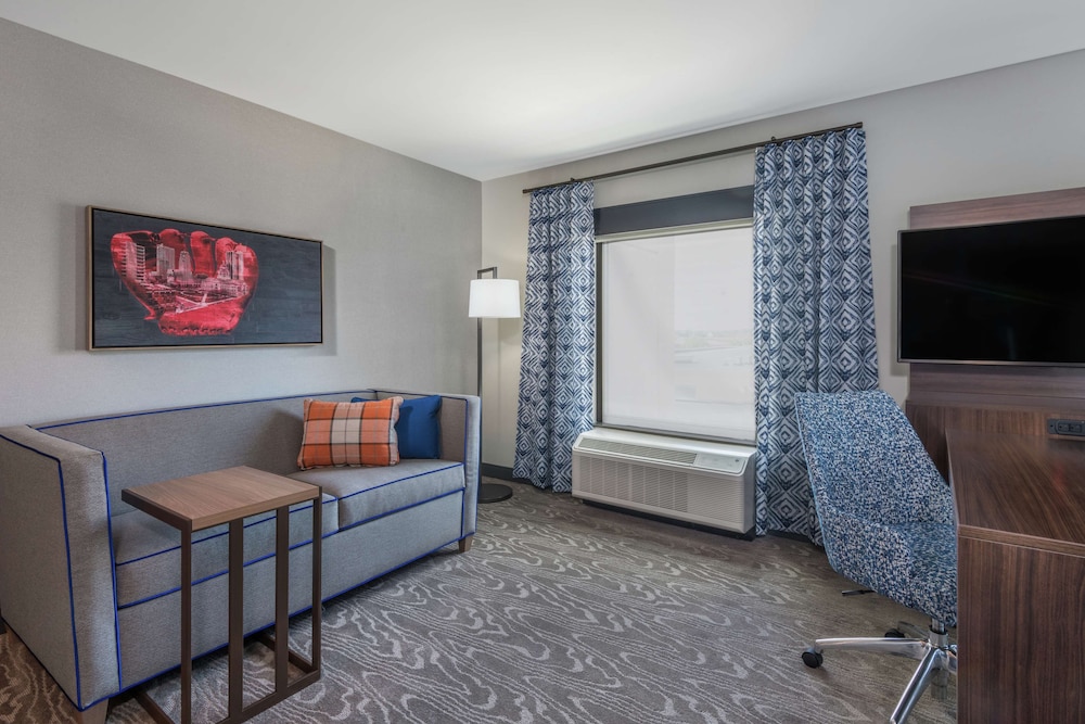 Hampton Inn and Suites Fort Wayne Downtown 26/53