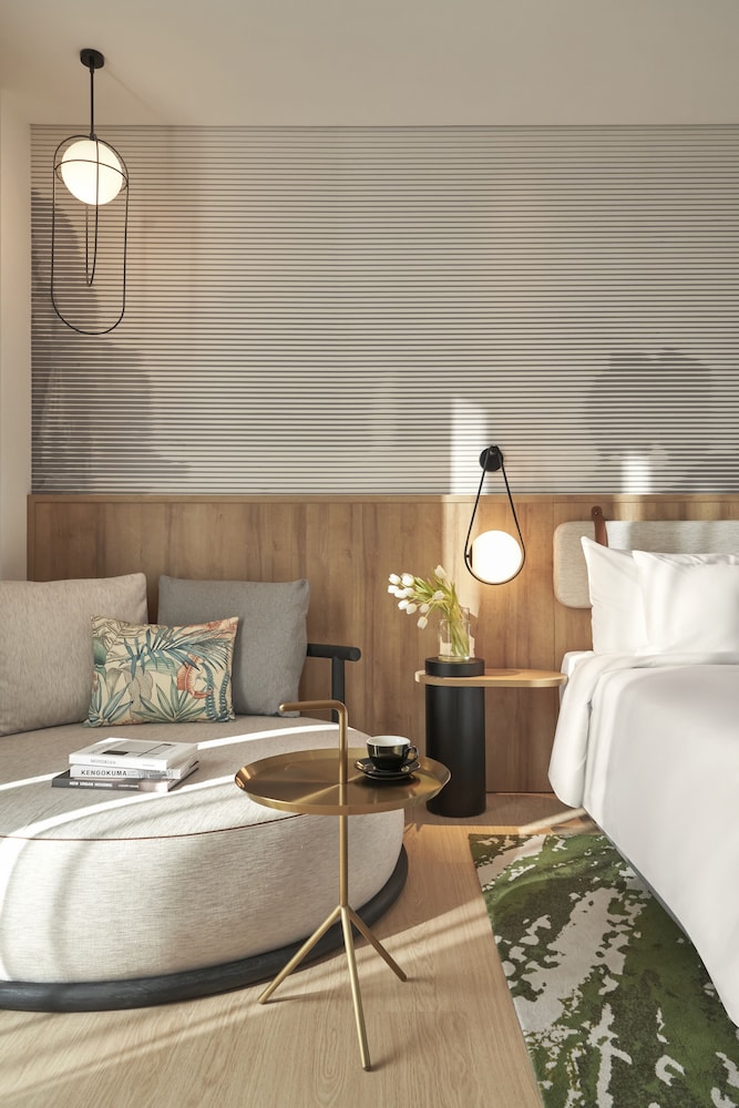 The Yacht Hotel by DC 25/50