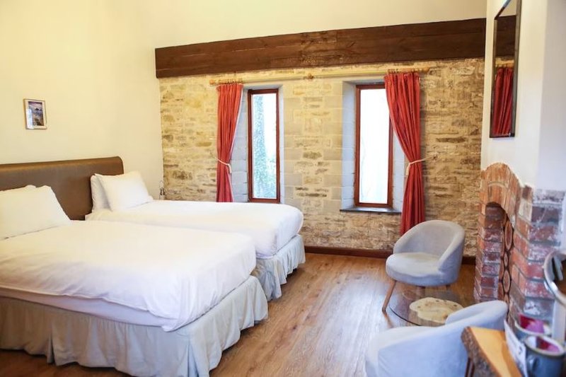 Deluxe, Twin Beds