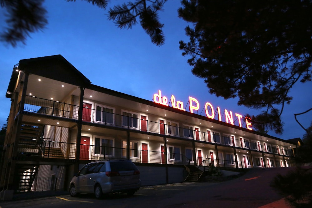 Auberge De La Pointe 1/65
