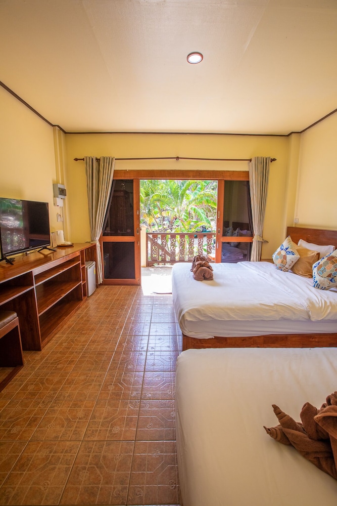 ROOM, TRIPLE, BEACH SIDE