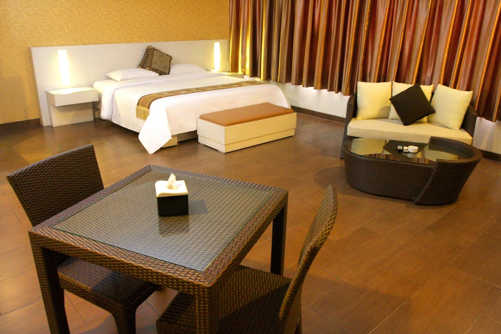 Anugrah Hotel 42/72