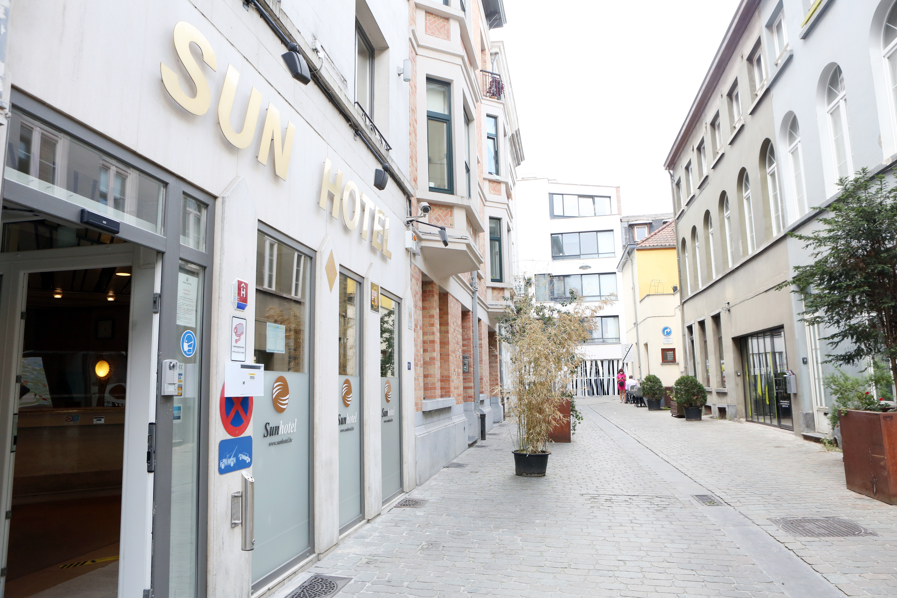 Sun Hotel 47/54