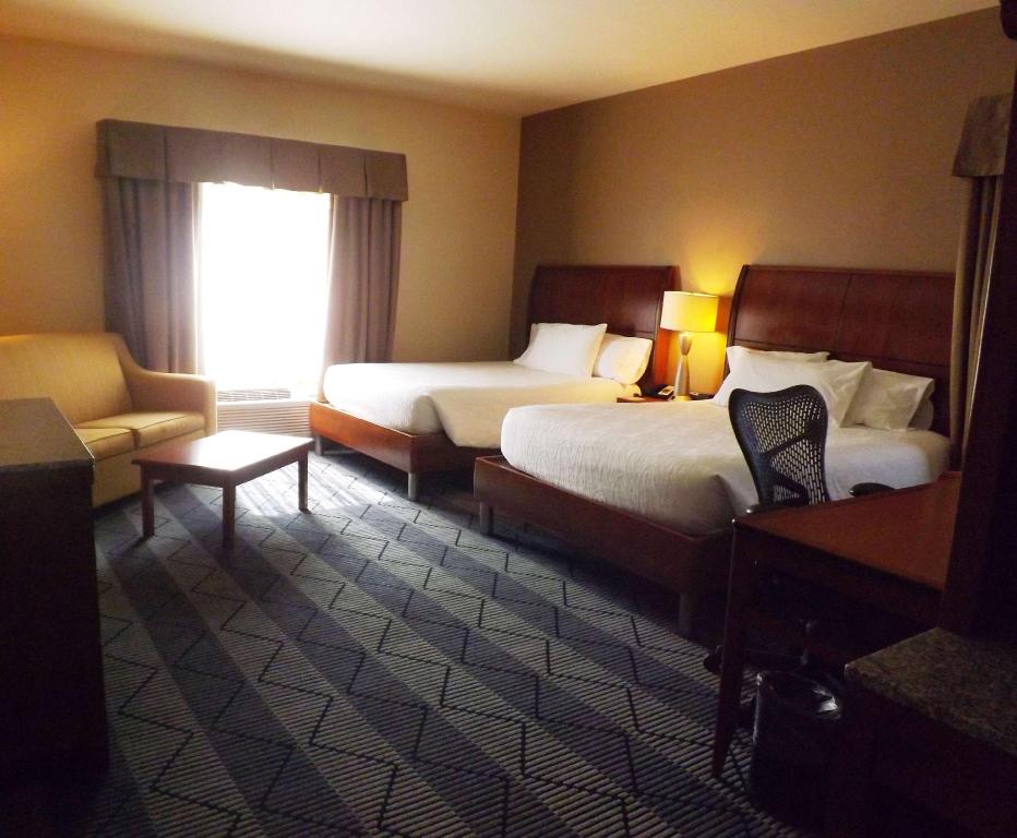 DELUXE, 2 QUEEN BEDS, SOFA