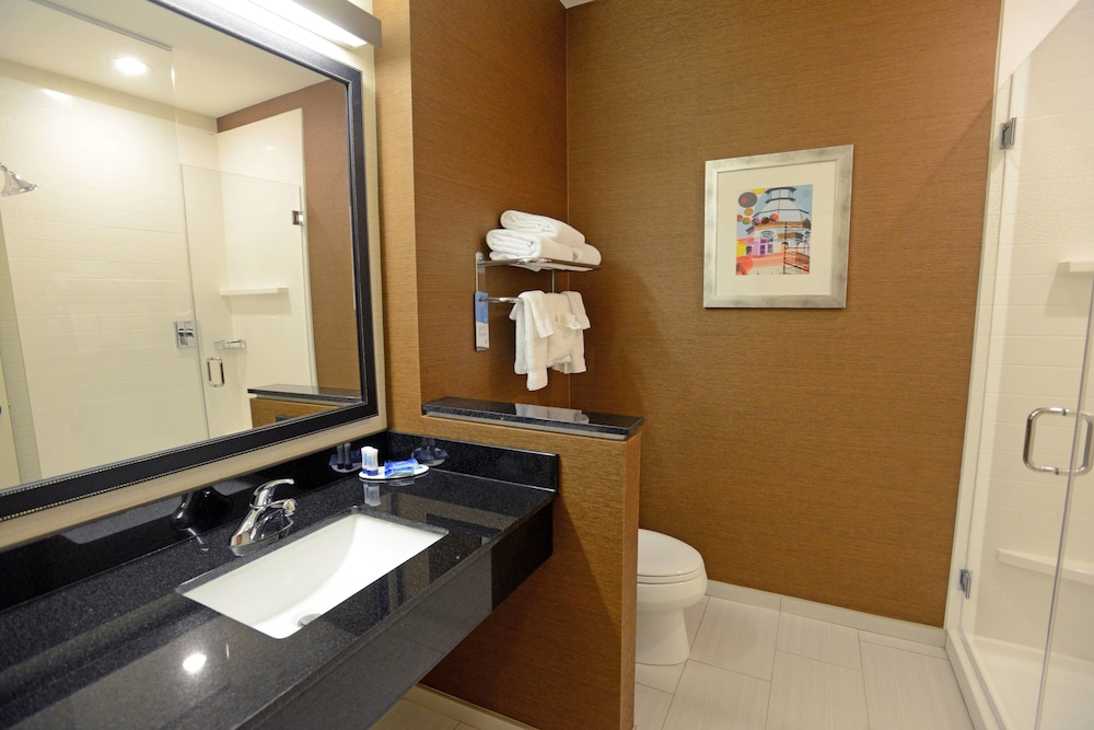 Fairfield Inn And Suites Bowling Green 11/46