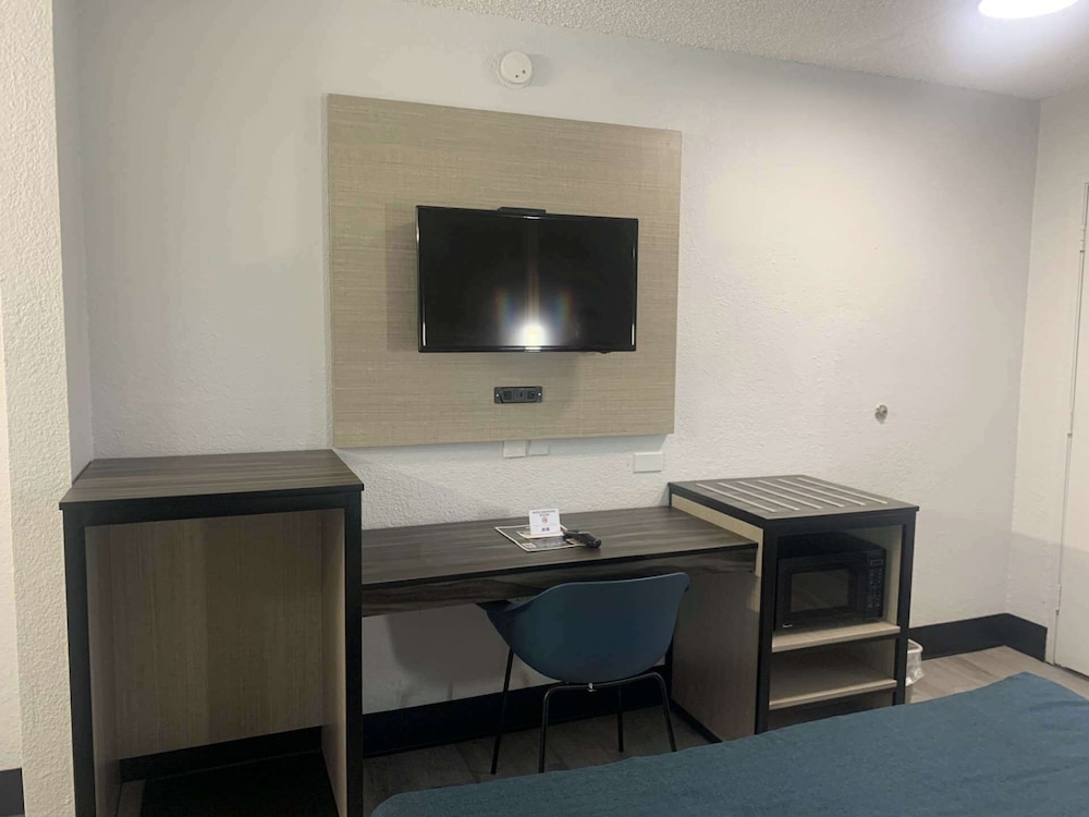 Motel6 Tempe, AZ - Broadway - ASU 41/63