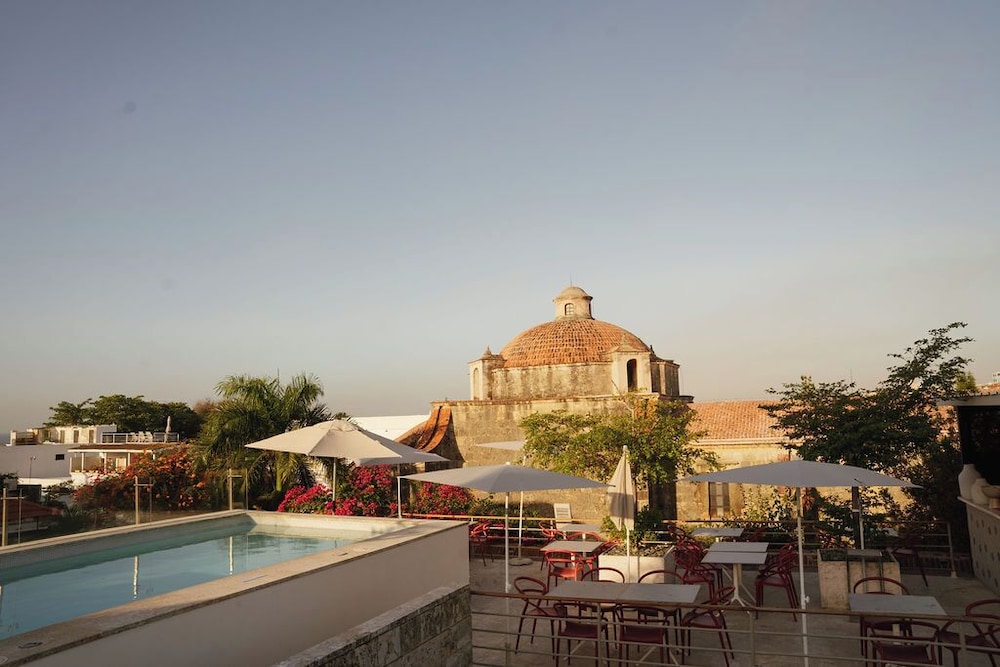 Billini Hotel 6/75