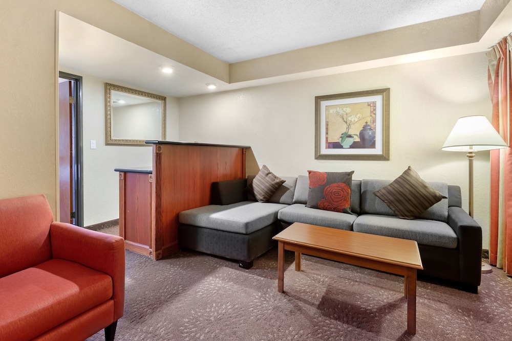 Holiday Inn Express Chicago Downers Grove 44/74