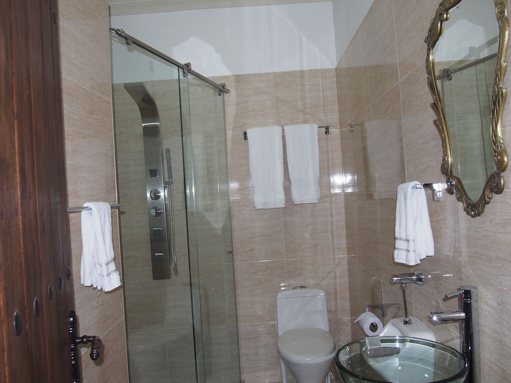 Bogota Bed And Breakfast Inn 53/56