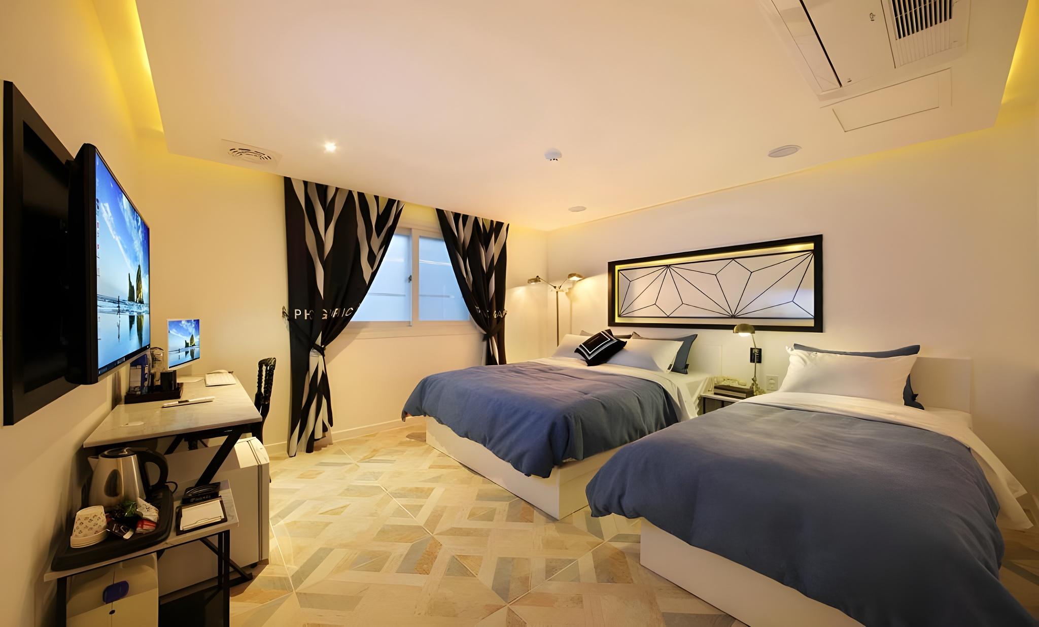 Party, Single Bed