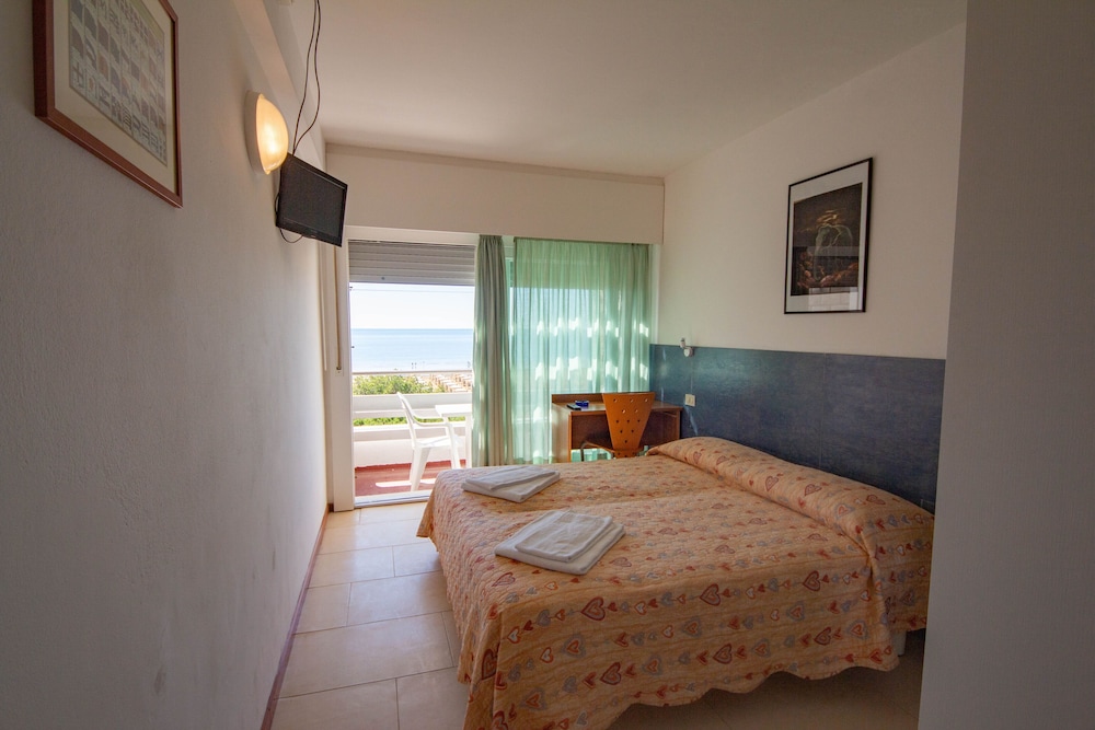 HOTEL AMBRA 8/50