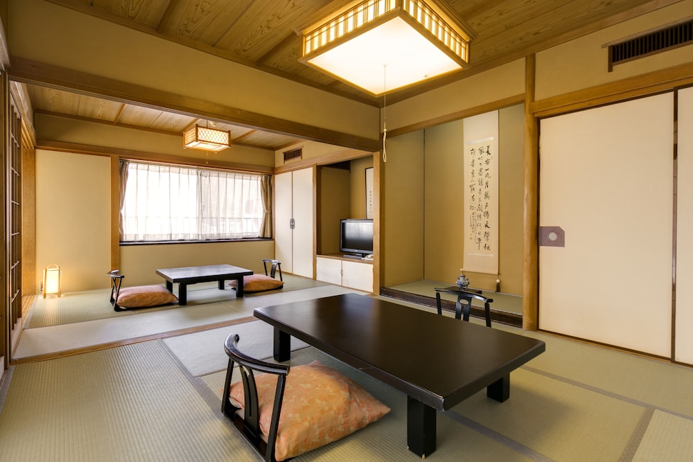 Hotel Shiroyama 54/63