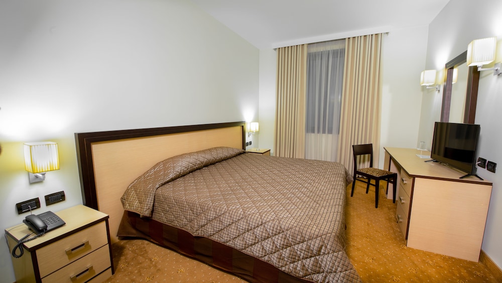 Fieri Hotel 19/77