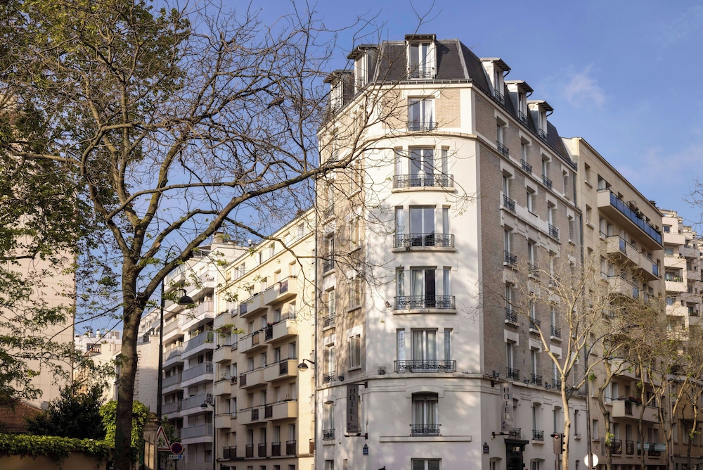 HOTEL KORNER EIFFEL 3/50