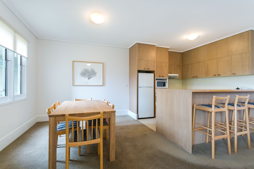PORTSEA VILLAGE RESORT 61/69