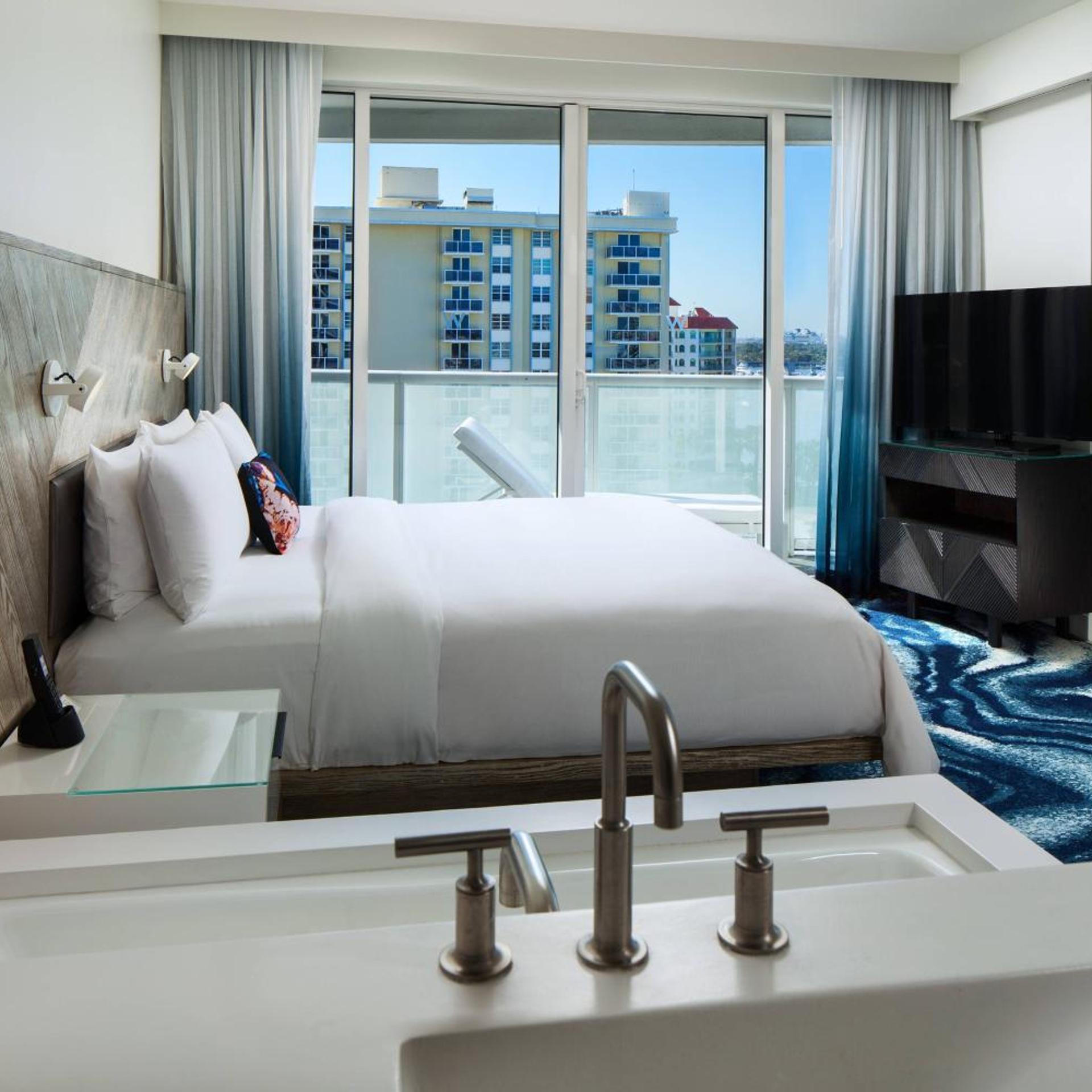1 Bedroom, Deluxe, Suite, King Bed, Ocean View, Sofa, Jetted Tub, Balcony