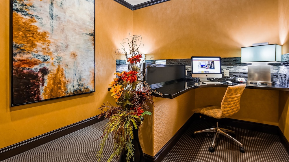 Best Western Plus Emerald Inn & Suites 33/39