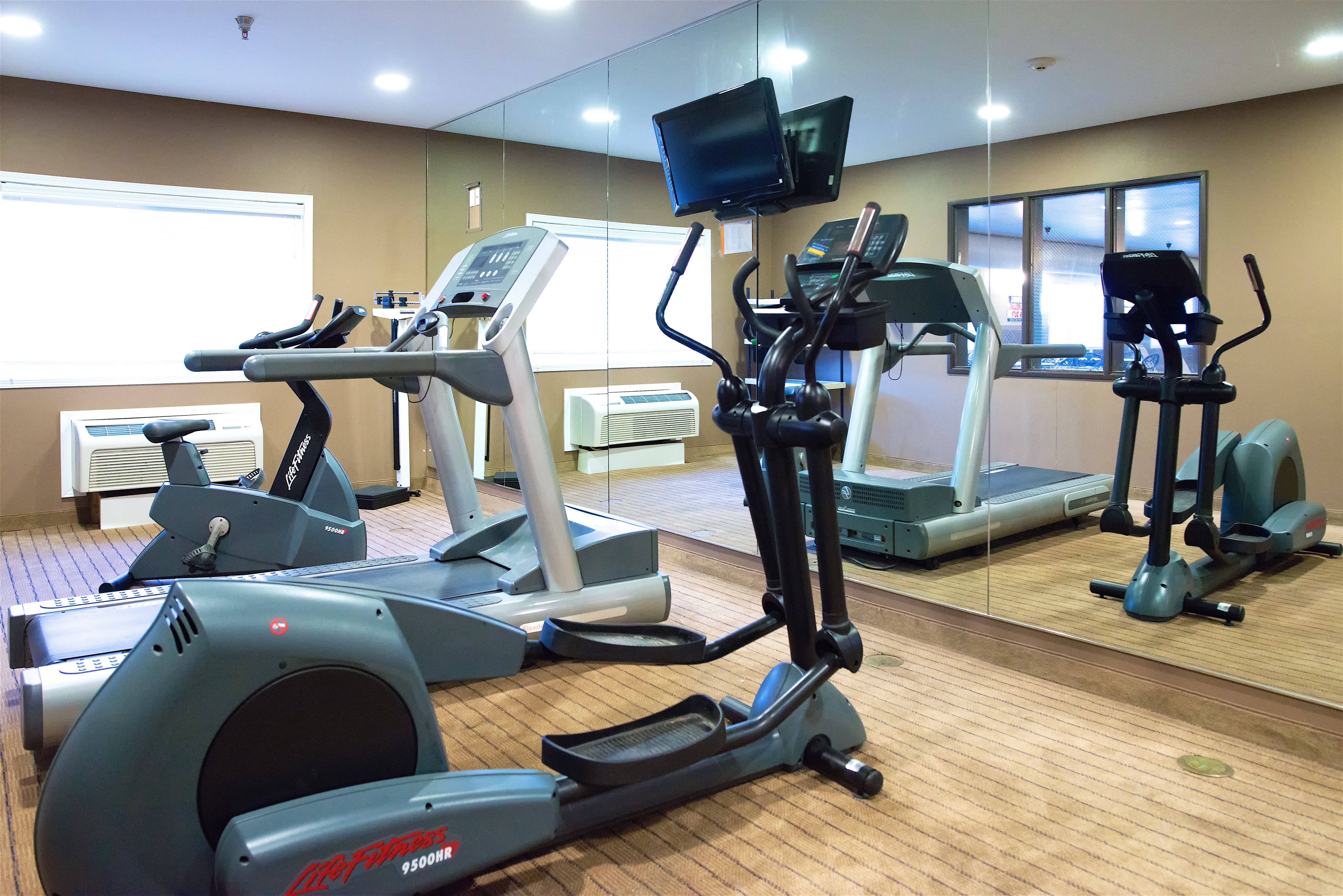 Holiday Inn Express Devils Lake 9/21