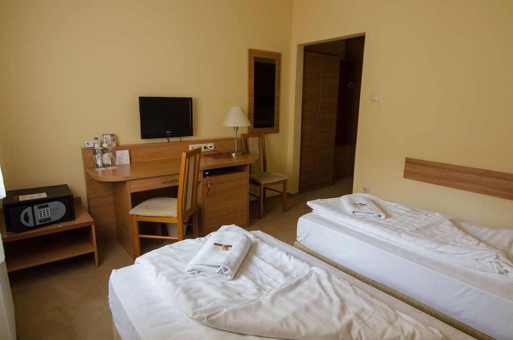 CIVITAS BOUTIQUE HOTEL 36/79