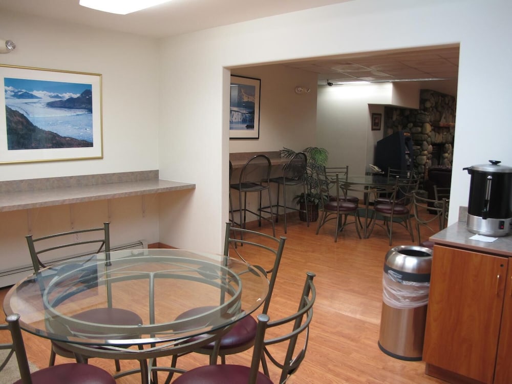 Microtel Inn & Suites By Wyndham Eagle River/Anchorage Are 23/27