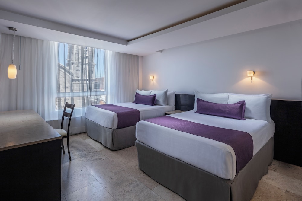 Hotel Senorial 25/56
