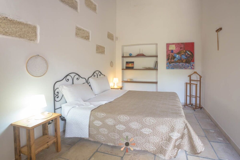 COMFORT, TWIN BEDS