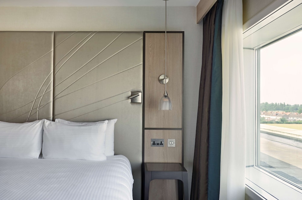 HYATT PLACE LONDON HEATHROW AIRPORT 22/77
