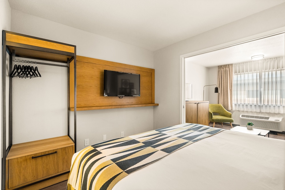 Oxford Suites Redding 27/64