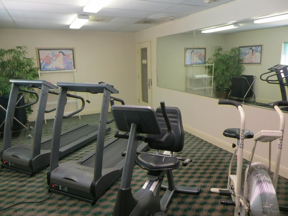 Fairview Inn Suites 24/49